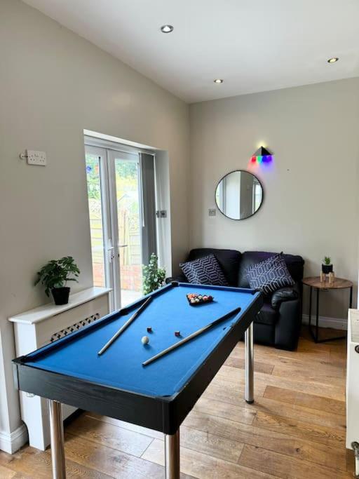 Spacious 15 Guest Home With 9 Beds In Shirley Solihull Dış mekan fotoğraf