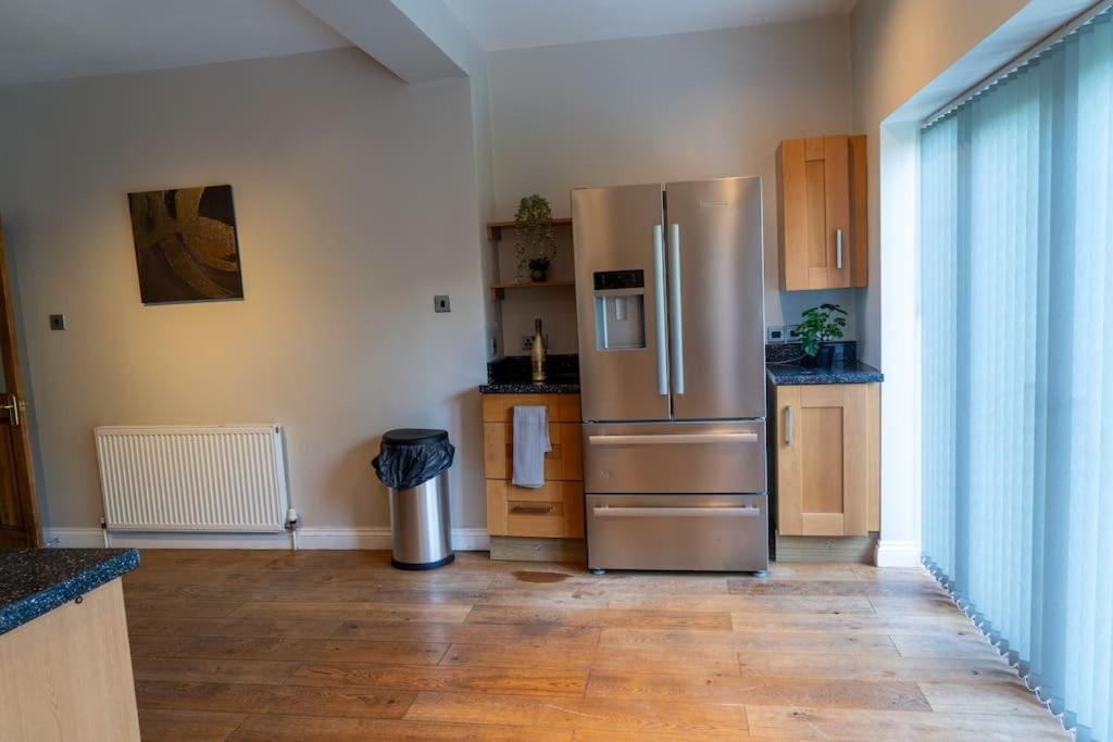 Spacious 15 Guest Home With 9 Beds In Shirley Solihull Dış mekan fotoğraf