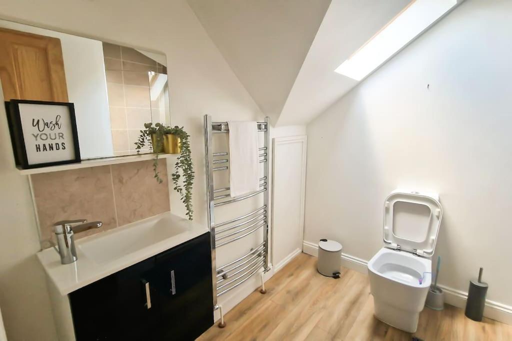 Spacious 15 Guest Home With 9 Beds In Shirley Solihull Dış mekan fotoğraf