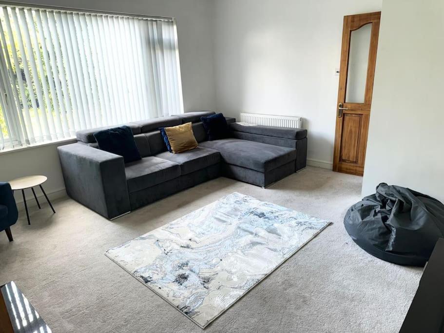 Spacious 15 Guest Home With 9 Beds In Shirley Solihull Dış mekan fotoğraf